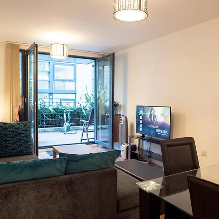 Spacious 1 Bed Apartment With Workspace, Coffee & Free Secure Parking Birmingham Exterior photo