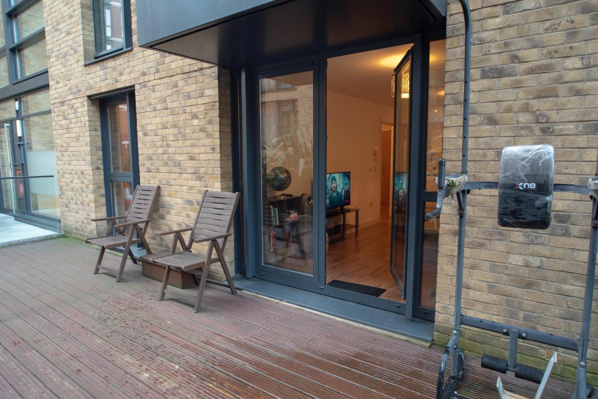Spacious 1 Bed With Workspace, Coffee & Free Secure Parking Appartement Birmingham