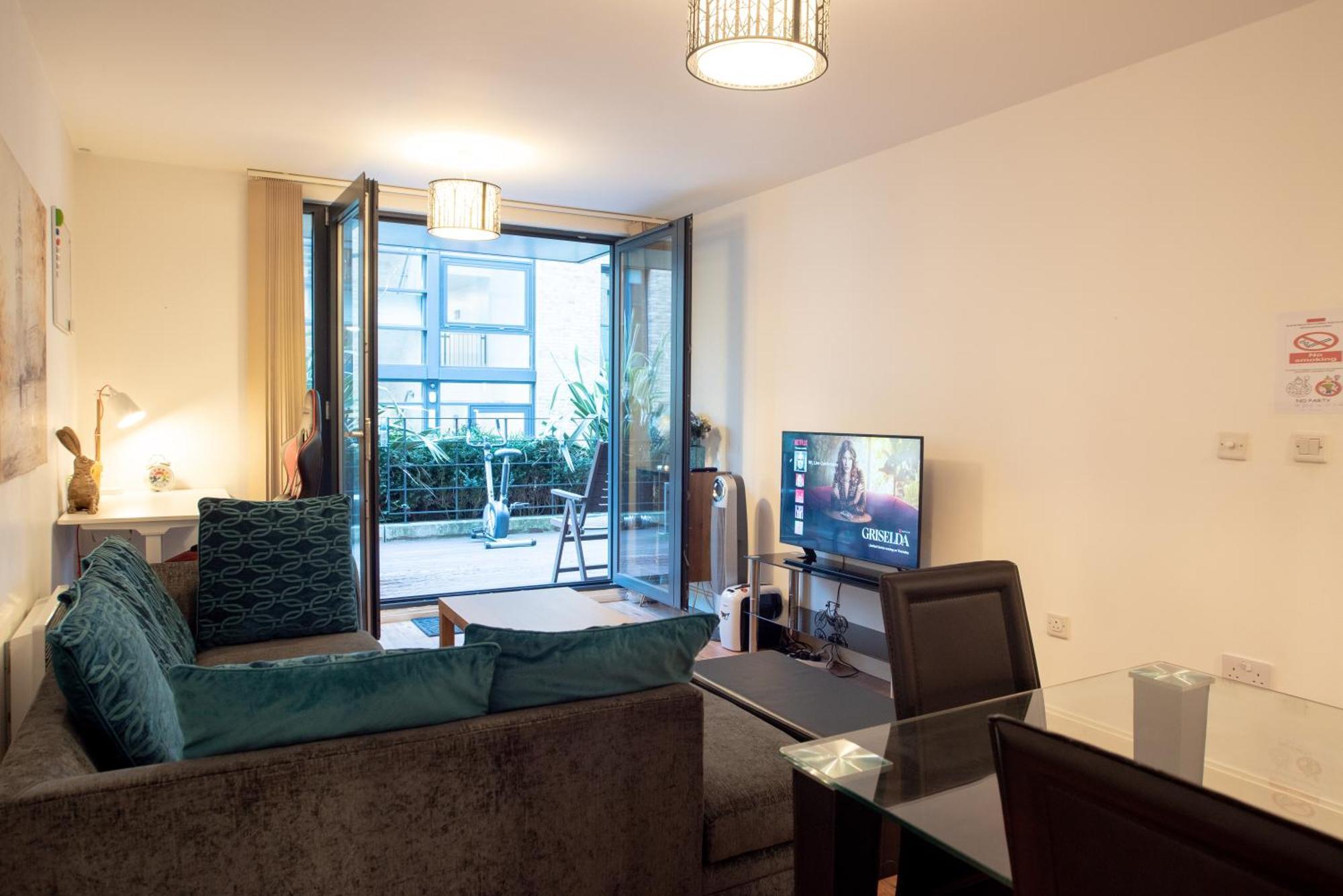 Appartement Spacious 1 Bed With Workspace, Coffee & Free Secure Parking Birmingham