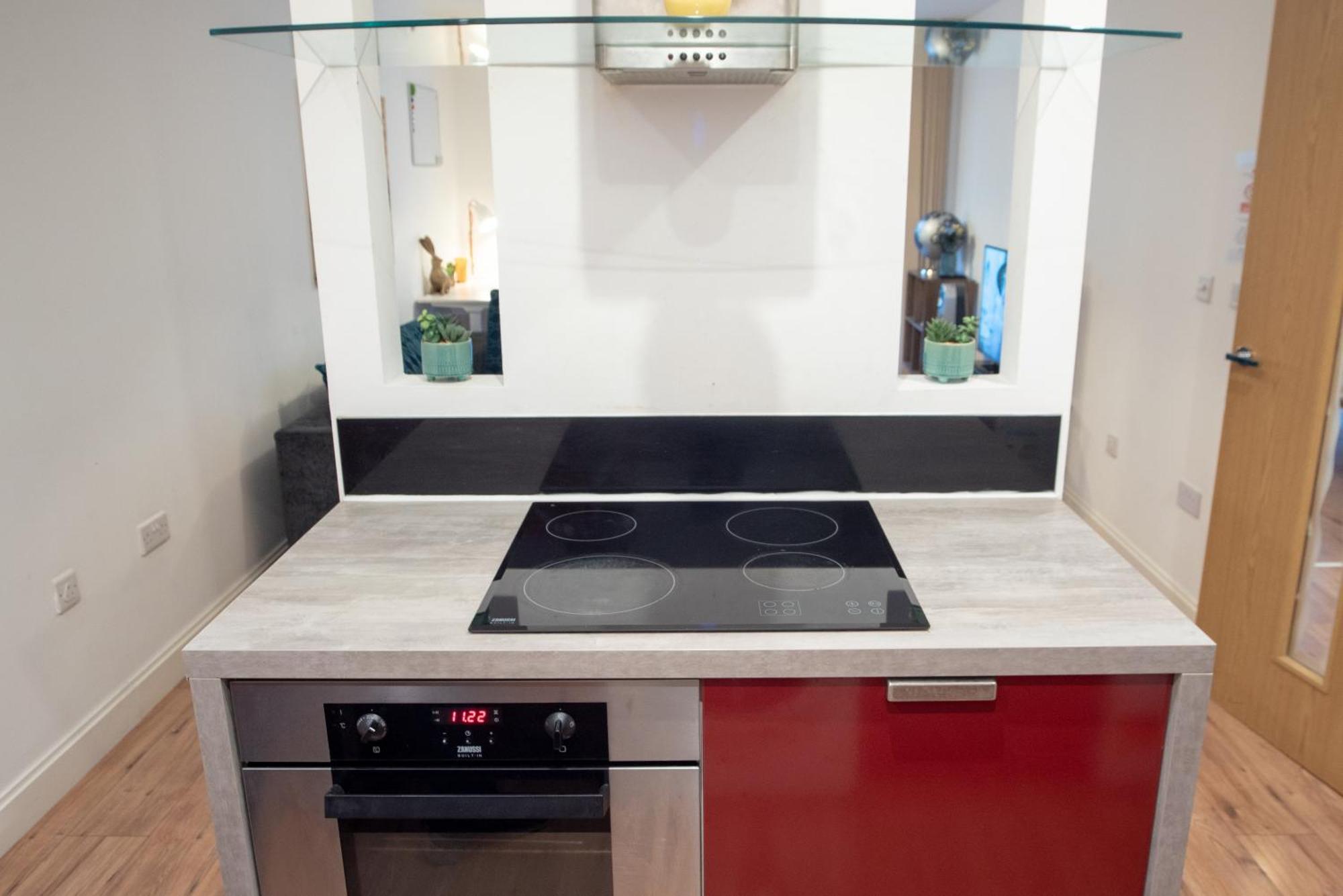Apartment Spacious 1 Bed With Workspace, Coffee & Free Secure Parking